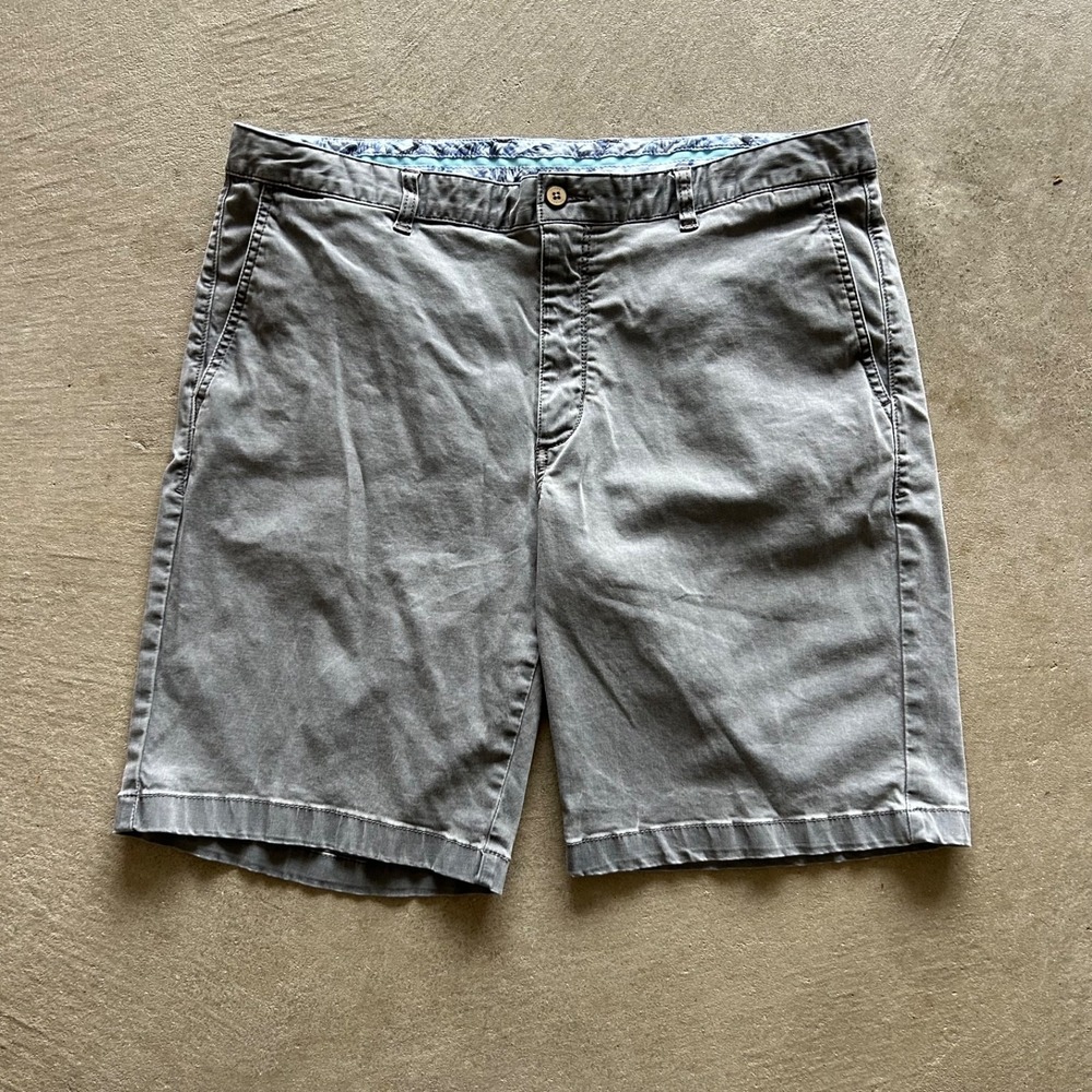 Tommy Bahama Shorts Size 38 Gray‎ Chino Flat Front 10" Inseam